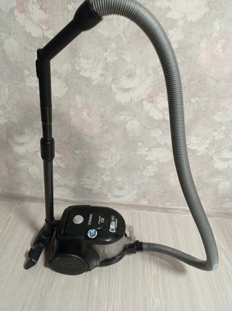 Пилосос для сухого прибирання без мішка Samsung 1600w